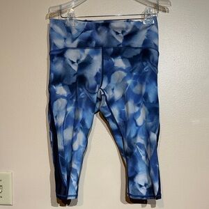 Lululemon Wunder Under Crop leggings in the "Blue Blush Blossom
